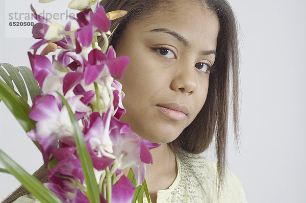Jugendlicher  Blume  Bündel  halten  lila  Mädchen