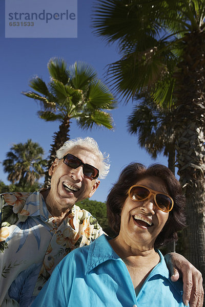 Außenaufnahme  Senior  Senioren  lachen  Hispanier  freie Natur