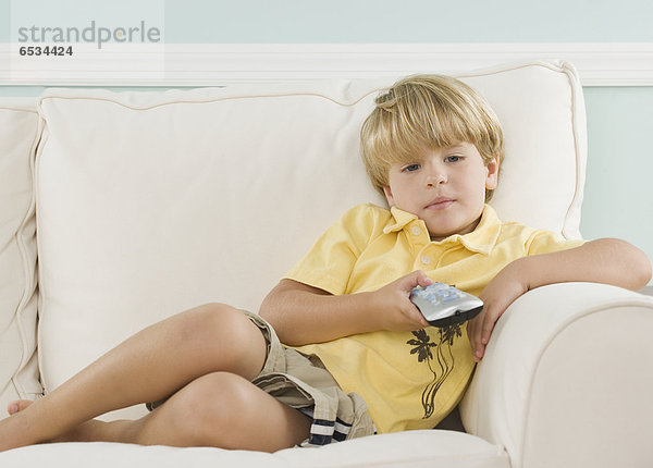 Überprüfung  Couch  zeigen  Junge - Person  jung