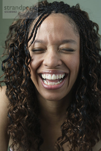 Afrikanische Frau lachen