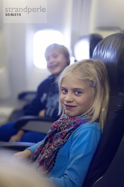 Flugzeug  Junge - Person  Mädchen