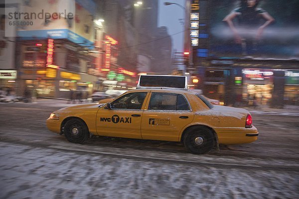 Yellow Cab Fahrt durch New York street
