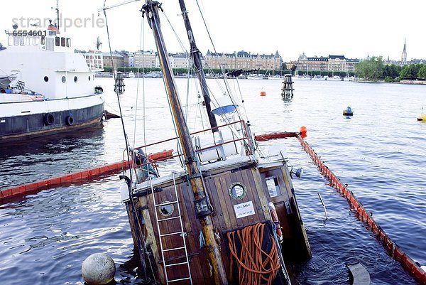 Fischereihafen  Fischerhafen  untergehen  Boot  sinken