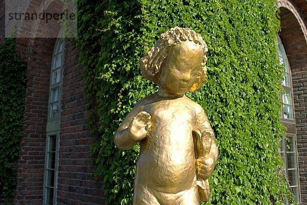 Stockholm  Hauptstadt  Halle  Großstadt  frontal  Statue