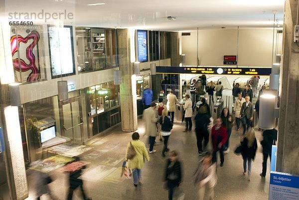 Pendler  Haltestelle  Haltepunkt  Station