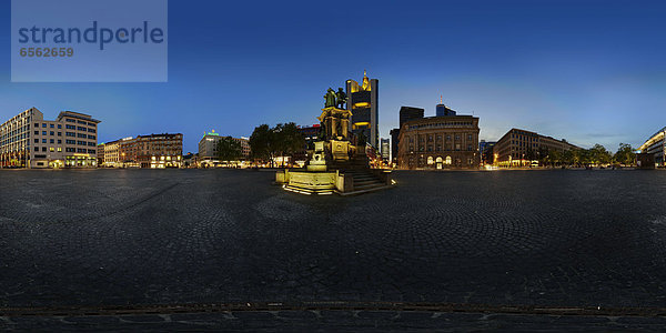 Goetheplatz mit Gutenberg-Denkmal zur blauen Stunde  Frankfurt am Main  Deutschland