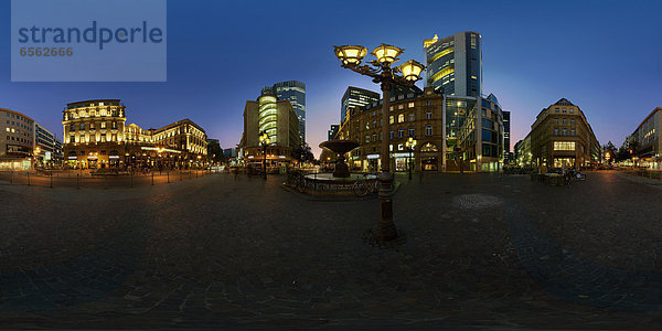 Kaiserplatz mit Commerzbank Tower zur blauen Stunde  Frankfurt am Main  Deutschland