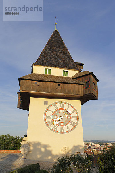 Österreich  Steiermark  Graz  Blick auf den Uhrenturm auf dem Schlossberg