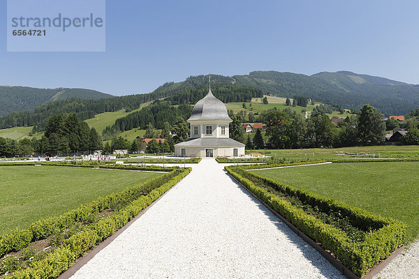 Österreich  Steiermark  Blick auf das Kloster St. Lambrecht am Pavillon