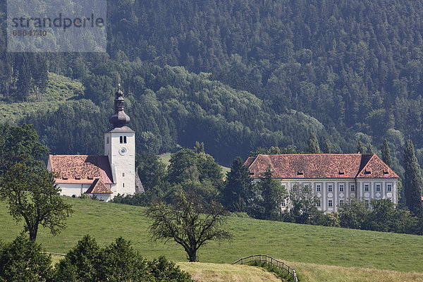 Österreich  Steiermark  Graz  Koflach  Blick auf Kirche und Schloss Piber