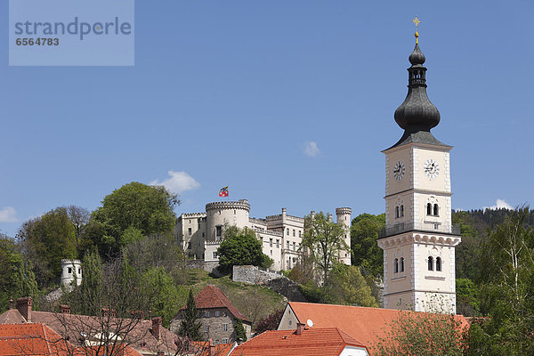 Österreich  Kärnten  Blick auf Schloss und Markuskirche am Wolfsberg