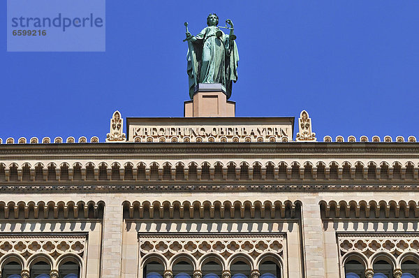 Figur der Justitia am Gebäude der Regierung von Oberbayern  Maximilianstraße  München  Bayern  Deutschland  Europa