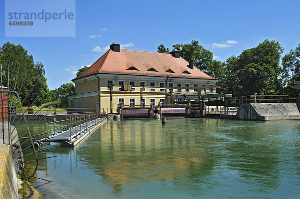 Stauwehr an der Isartalstraße  München  Bayern  Deutschland  Europa