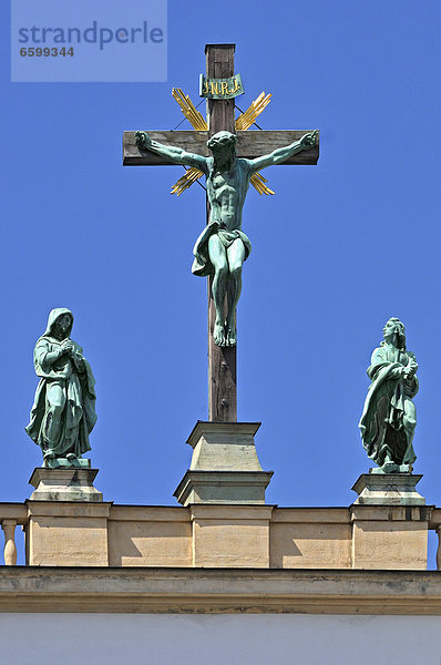 Christus am Kreuz auf der Kirche St. Korbinian  München-Sendling  München  Bayern  Deutschland  Europa
