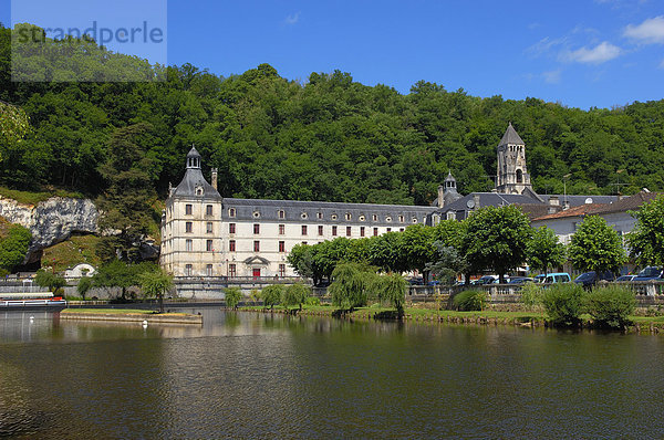 Abtei Saint Pierre de BrantÙme  Benediktinerabtei  Stadt Brantome an der Dromme  Dordogne  Perigord  Frankreich  Europa
