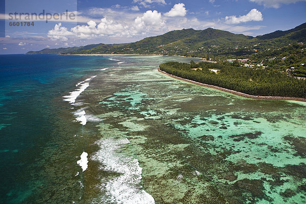 Blick über die Ostseite der Insel Mahe  Süd-Mahe  Mahe  Seychellen  Afrika  Indischer Ozean