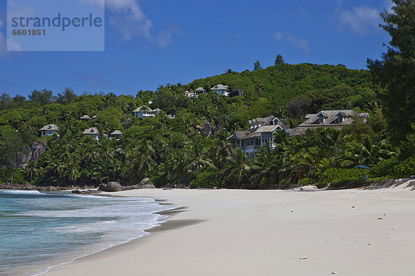 Strand Anse Intendance und Banyan Tree Hotel  Süd-Mahe  Insel Mahe  Seychellen  Afrika  Indischer Ozean