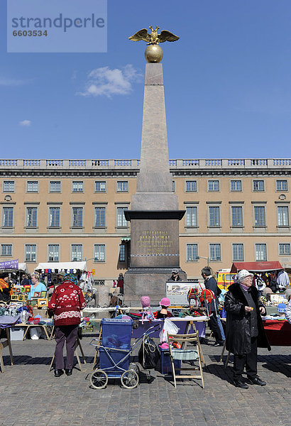 Alexandrae Denkmal beim Marktplatz in Helsinki  Finnland  Europa