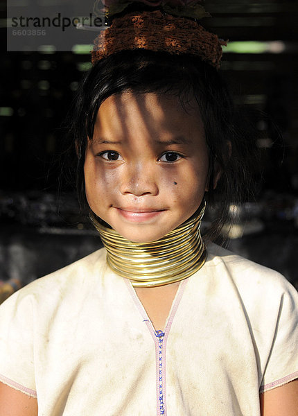 Langhals-Mädchen mit Messing-Halsringen  Chiang Rai  Thailand  Asien