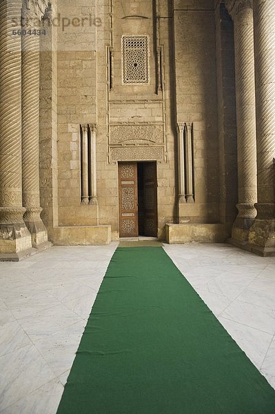 Tür  grün  Teppichboden  Teppich  Teppiche  Moschee