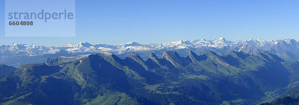 Panorama von Säntis mit Sicht auf die Churfirsten  Kurfirsten  Appenzell  Schweiz  Europa