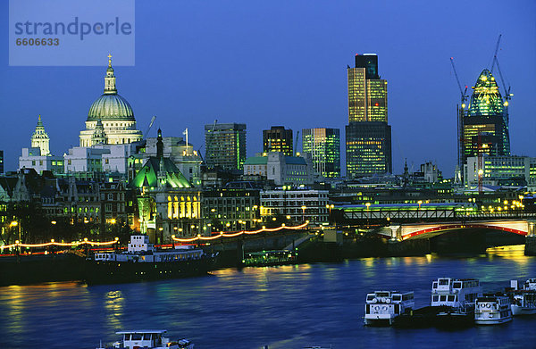 St. Paul s Cathedral und Skyline  London