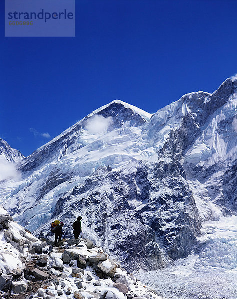 Trekkers Survey  Everest West Shoulde  Sagarmatha National Park