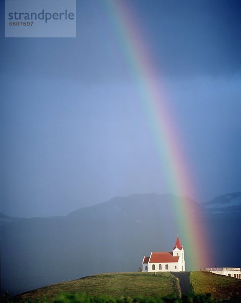 über  Kirche  Regenbogen