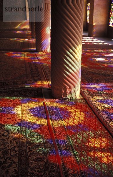 Glas  Spiegelung  Schmutzfleck  Teppichboden  Teppich  Teppiche  Moschee  Reflections