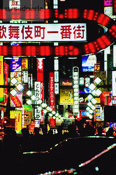 Nacht  über  Straße  beschäftigt  Neonlicht  Zeichen