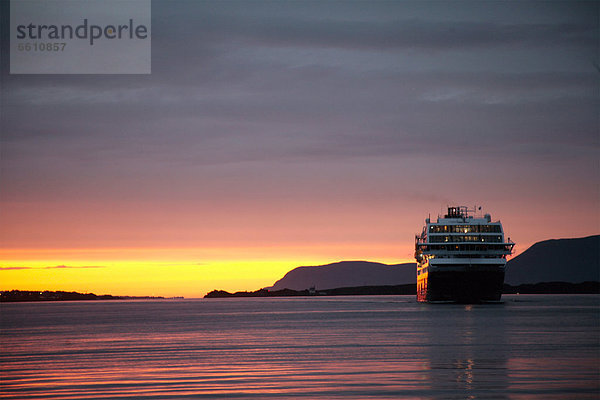 Sonnenuntergang  Schiff  Kreuzfahrtschiff