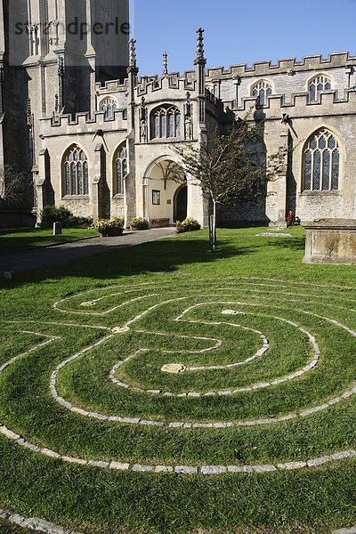 Außenaufnahme  Stadt  Kirche  Labyrinth