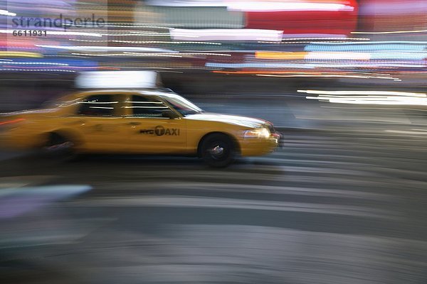 gelb  Taxi  Geschwindigkeit  Innenstadt  Manhattan