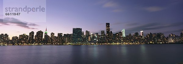 sehen  Großstadt  lang  langes  langer  lange  Insel  Abenddämmerung  Manhattan