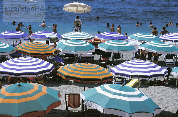 Mensch  Menschen  Strand  Regenschirm  Schirm  Monterosso al Mare  Sonnenschirm  Schirm