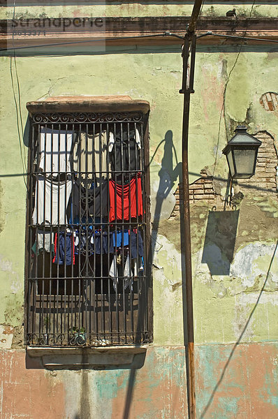 Fenster  trocknen  waschen  Gittermuster  Gitter  Kuba  Santiago de Cuba