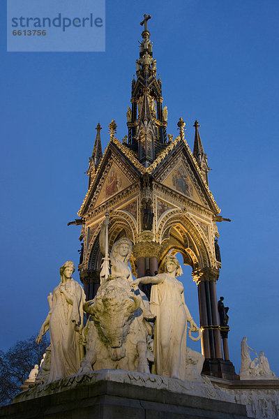Albert Memorial in der Dämmerung  London  England  UK