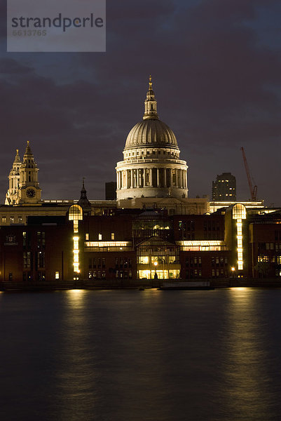 St. Pauls Kathedrale bei Nacht  London  England  Großbritannien