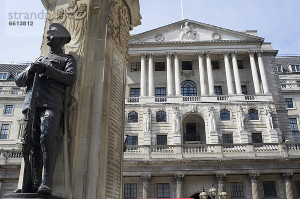 Soldat Statue des Ersten Weltkriegs Ein Denkmal vor der Bank of England Gebäude  London  England