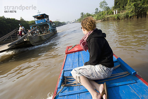 Frau  Fröhlichkeit  Reise  Boot  jung  Flussdelta  Delta  Vietnam
