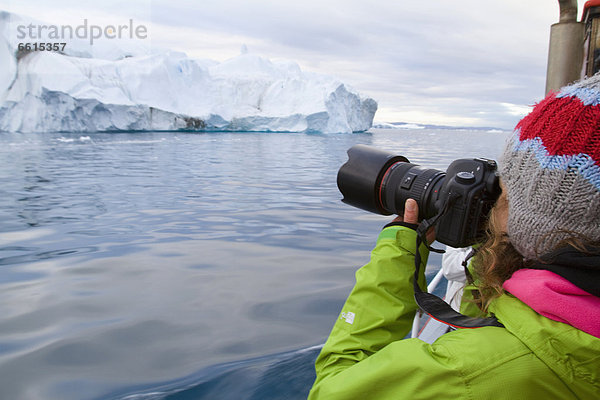 Baustelle  Frau  Eis  1  Kreuzfahrtschiff  Mitternacht  UNESCO-Welterbe  Fjord  Grönland  Ilulissat