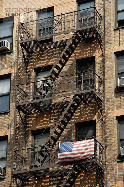 Außenaufnahme  Gebäude  Fahne  Apartment  amerikanisch  New York City  Manhattan