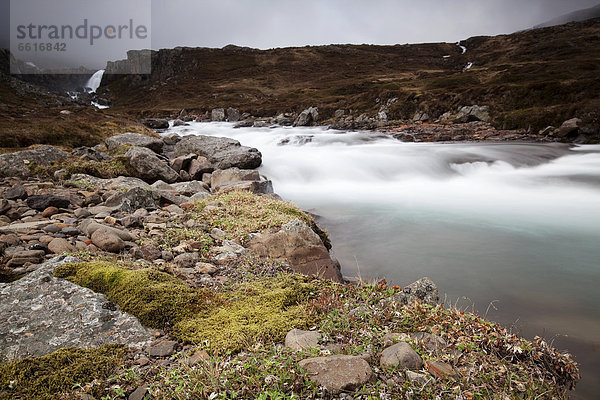Reißender Fluss im Vestdalur  Seydisfjördur  Island  Europa
