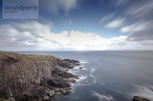 Küstenlandschaft am Atlantik  Dingle Halbinsel  County Kerry  Irland  Europa