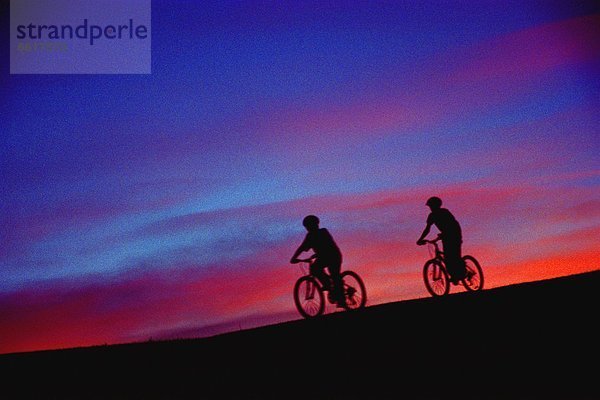 Sonnenuntergang  Fahrradfahrer