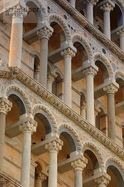 angelehnt  Close-up  close-ups  close up  close ups  Platz  Detail  Details  Ausschnitt  Ausschnitte  Italien  Pisa  Toskana