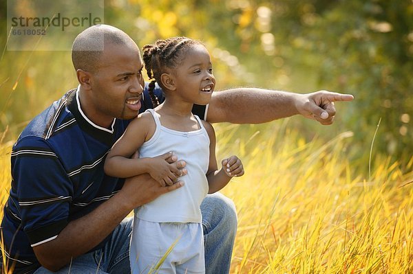 Menschlicher Vater  sehen  gehen  Tochter