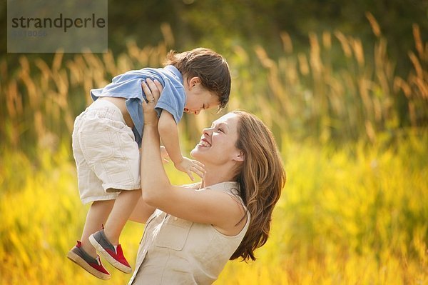 Zusammenhalt  Sohn  lachen  Mutter - Mensch