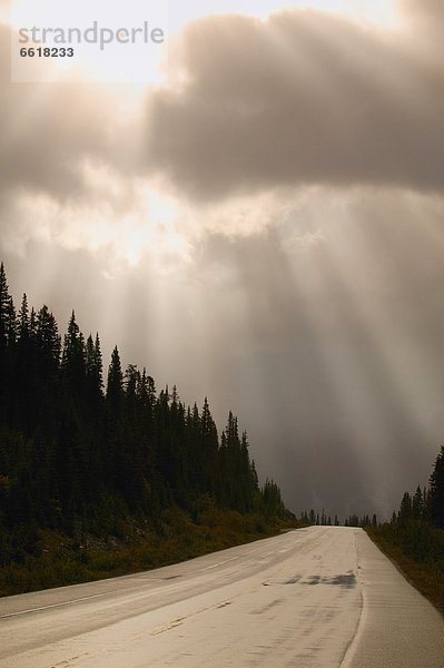 Wolke  zerbrechen brechen  bricht  brechend  zerbrechend  zerbricht  Jasper Nationalpark  Alberta  Sonne