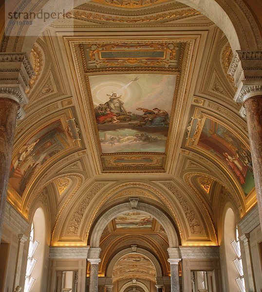 Rom  Hauptstadt  Großstadt  Galerie  Kerzenhalter  Kerzenständer  Italien  Vatikan